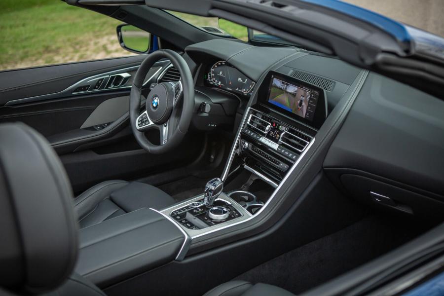 Интерьер BMW M850i xDrive Convertible (G14) 2019 года  (NA) (фото 23 из 59)